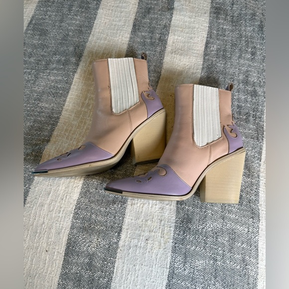 Steve Madden SZ 7M Pastel Pink and Purple 3.5” Heeled Boots Western Silver Tip - Picture 5 of 7